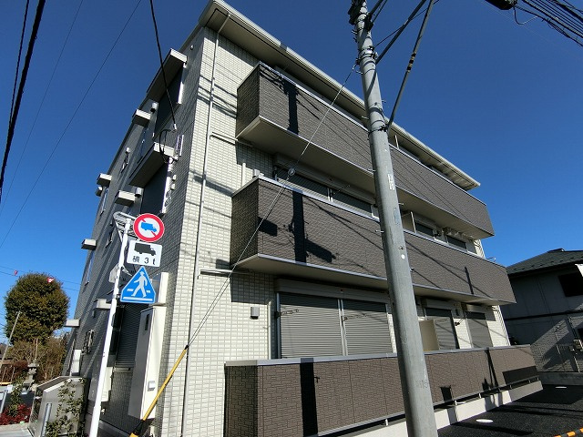 昭島市大神町３丁目のアパートの外観