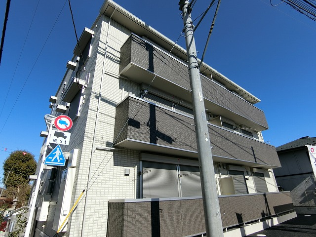 昭島市大神町３丁目のアパートの外観
