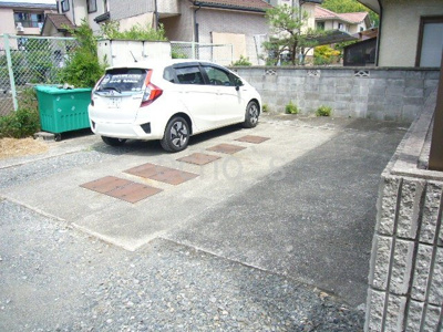 【駐車場】 | ひまわりハイツ | 駐車場に車を止められます