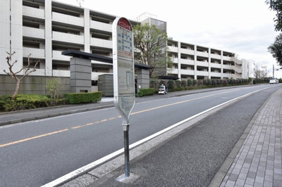 【周辺】 | フォルム横濱汐見台 | 物件目の前バス停「テニスコート前」
