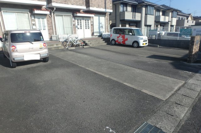 ハイミエールの駐車場