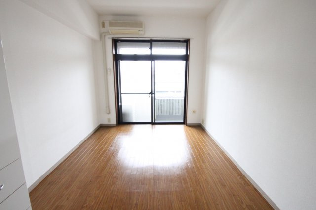 セイントワイズの洋室