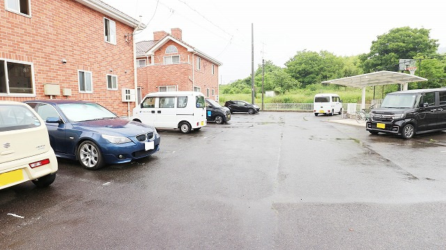 フロイデ　弐番館の駐車場