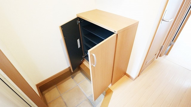 フロイデ　弐番館の玄関