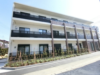 【外観】 | 楽器OK♪鉄筋コンクリートの築浅3階建てマンションです☆JR南武線「久地」駅まで徒歩6分！「宿河原」駅も徒歩10分！2駅利用可能で通勤通学にも便利な立地☆