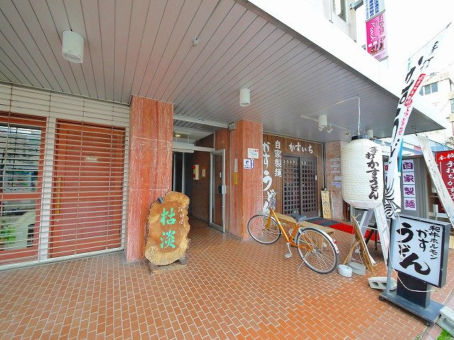 千曲ビルのエントランス