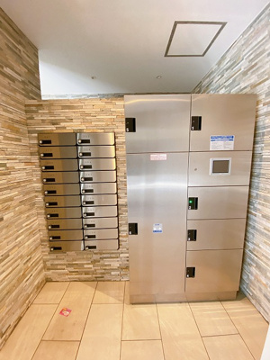 【エントランス】 | サクラグラース | 共用エントランスには宅配BOXがあるので荷物の受け取りもスムーズに♪☆再配達を依頼する手間が省けます☆