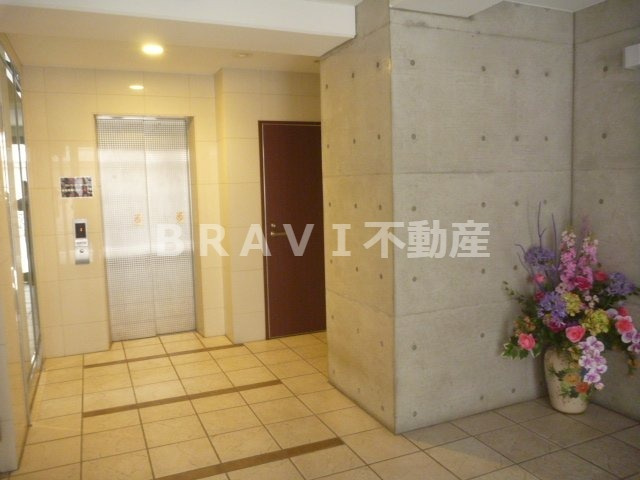 セレブコート安堂寺　BRAVI不動産のロビー|【セレブコート安堂寺】落ち着いたロビーです