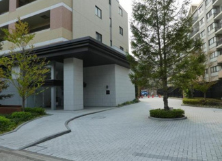 【エントランス】 | みなとみらい線「元町・中華街」駅徒歩18分。