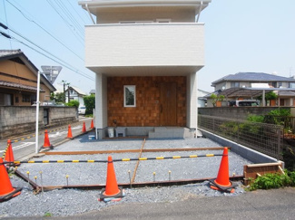 【駐車場】 | 現地写真　駐車スペースは並列台分可能です！