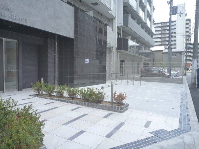 エスリード京橋グレイス　BRAVI不動産の駐車場|カースペースがあります