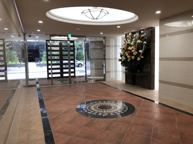 Luxe本町(ラグゼ本町）　BRAVI不動産のエントランス|【Luxe本町】エントランスです