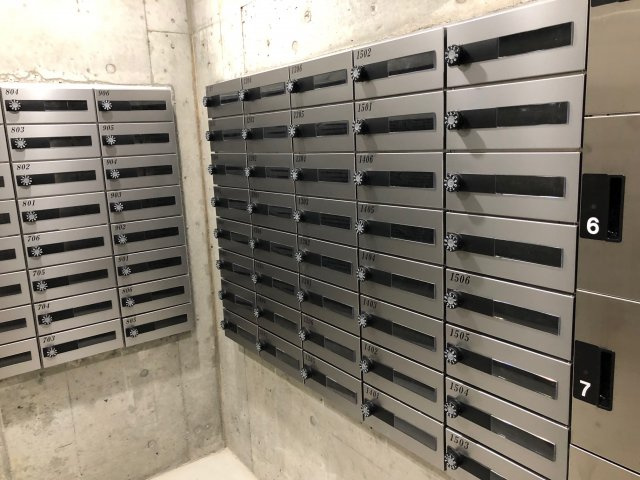 Luxe本町(ラグゼ本町）　BRAVI不動産のその他共用部分|【Luxe本町】集合ポスト