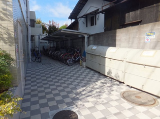 【その他共用部分】 | ★玄関から廊下一面に収納があります★
