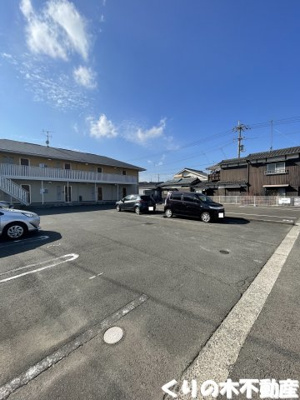 【駐車場】 | ボン・ヴォヤージュⅢ | 駐車場があるので、車を買う予定の方も安心です