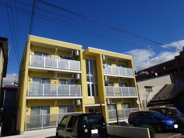 Court Adonis（コートアドニス）の外観