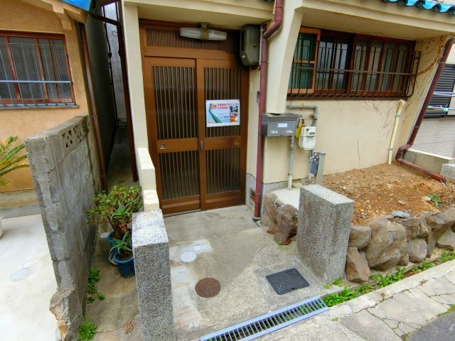 南野田貸家のエントランス