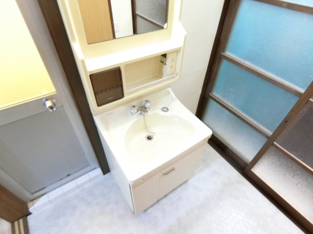 南野田貸家の洗面所
