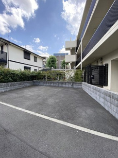 【駐車場】 | いつでも目の届く敷地内に駐車場があります♪荷物がかさばりがちなお買物にも、敷地内駐車場があると便利ですよね☆