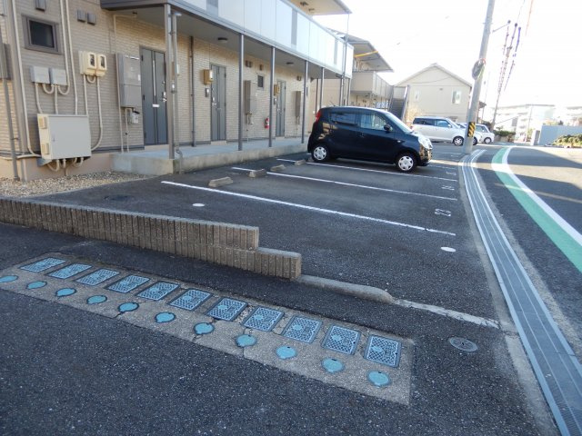 リビングタウン乙田 Fの駐車場