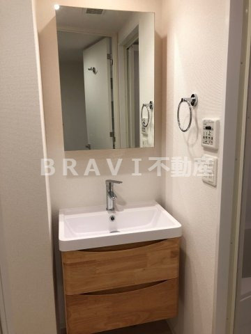 セレニテ心斎橋グランデ　BRAVI不動産の独立洗面台|【セレニテ心斎橋グランデ】独立洗面化粧台付き
