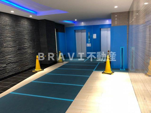 セレニテ心斎橋グランデ　BRAVI不動産のロビー|【セレニテ心斎橋グランデ】毎日通るロビーはこのようになっています