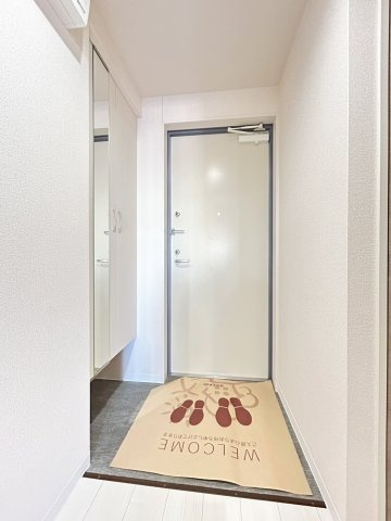 グラディート大沢川原の玄関