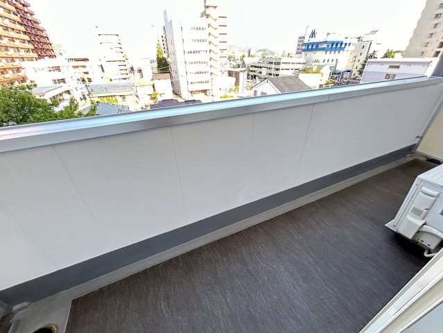 グラディート大沢川原のバルコニー