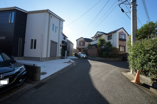保土ヶ谷区上星川２丁目　全２棟新築戸建ての前面道路含む現地写真
