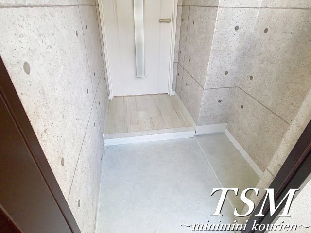 第２林マンションの玄関