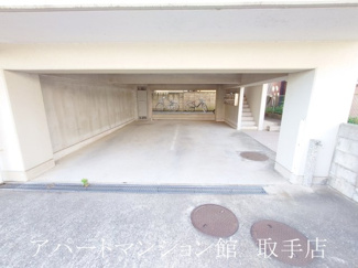 【駐車場】