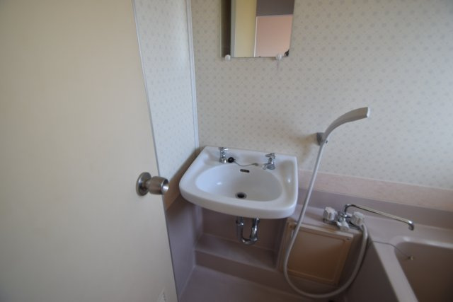 ピアハイツ南大野の洗面所|浴室内に洗面所あり