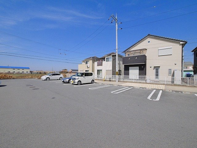 ランドマーク桜井　Ⅰの駐車場|駐車場があるので、車を買う予定の方も安心です