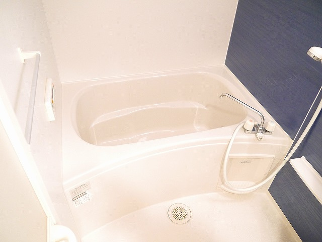 ランドマーク桜井　Ⅰの浴室|コンパクトで使いやすいお風呂です