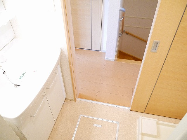 ランドマーク桜井　Ⅰの洗面所|忙しい朝には欠かせない洗面所です