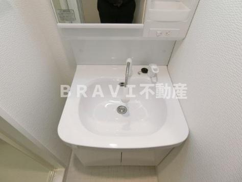 S-RESIDENCE南堀江（エスレジデンスミナミホリエ）　BRAVI不動産の洗面所|【S-RESIDENCE南堀江】脱衣スペースもあります