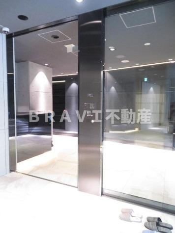 S-RESIDENCE南堀江（エスレジデンスミナミホリエ）　BRAVI不動産のエントランス|【S-RESIDENCE南堀江】落ち着いたエントランスです