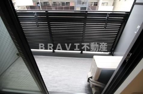 S-RESIDENCE南堀江（エスレジデンスミナミホリエ）　BRAVI不動産のバルコニー|【S-RESIDENCE南堀江】開放的で明るい空間を演出してくれるバルコニーです