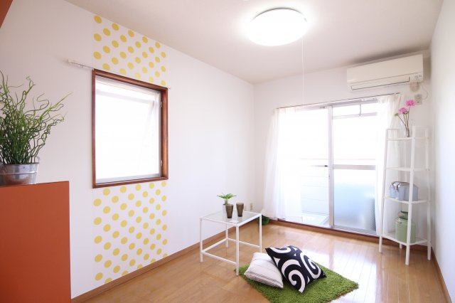 モンテメール学園前の居間・リビング