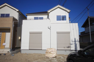 【外観】 | 3号棟　現地（2018年12月）撮影
外構工事以外完成しました！
敷地面積208.45m2（63.06坪）。
駐車並列3台可能。東南角地。