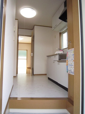 【展望】 | プチフィーユ日吉 | 玄関から室内への景観です！キッチンを抜けると洋室8帖のお部屋があります♪