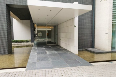 【エントランス】 | ロジュマンタワー大阪天満橋 | モダンなデザインのエントランス　オートロック付です。