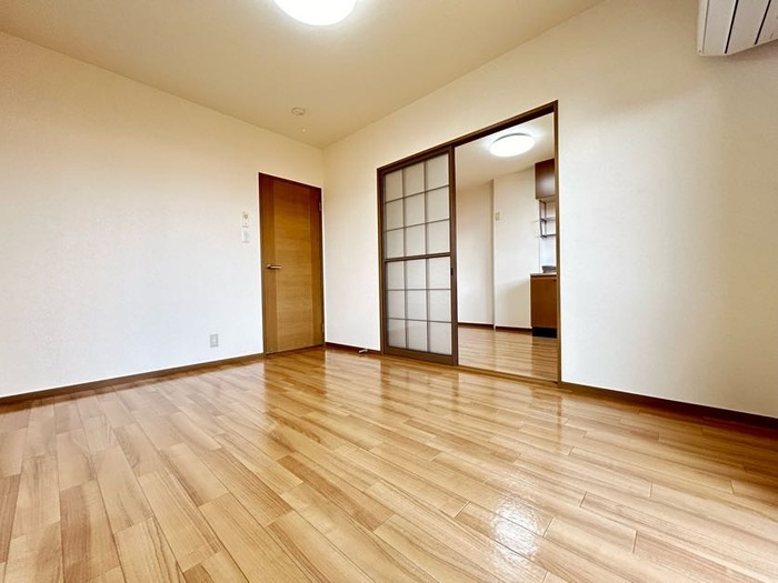 ハイカムールあすかBの子供部屋|南中洋室６帖