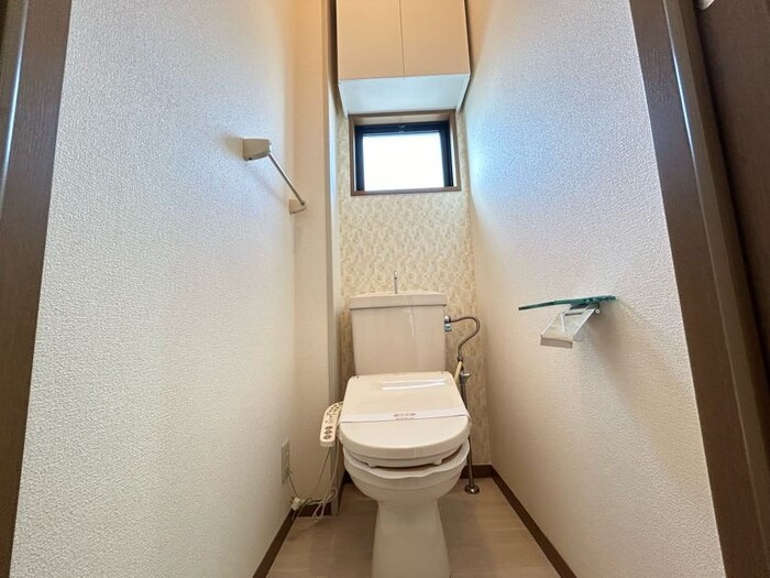 ハイカムールあすかBのトイレ|温水洗浄便座付き