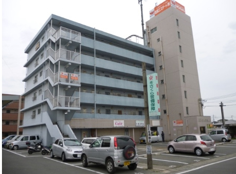 REステートビルの外観