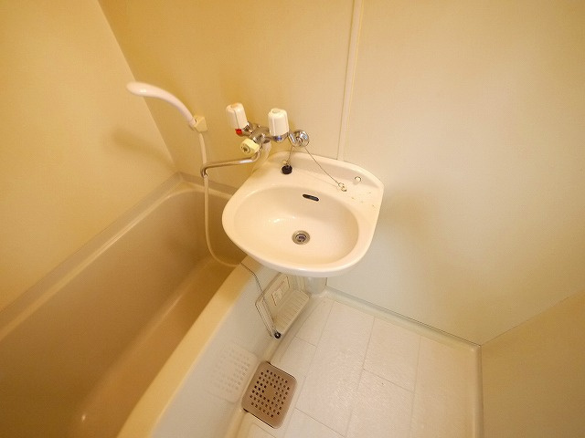 ジュネス新大宮Bの設備|落ち着いた色調のトイレです