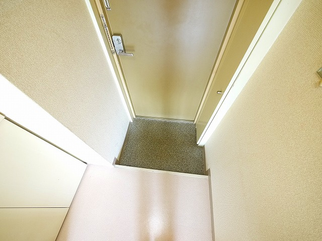 ジュネス新大宮Bの玄関|洗面台です