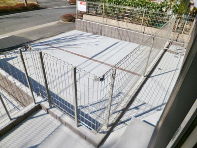 【駐車場】 | ラルーチェA | いつでも目の届く敷地内に駐車場があります♪お車をお持ちのファミリーさんにオススメです☆