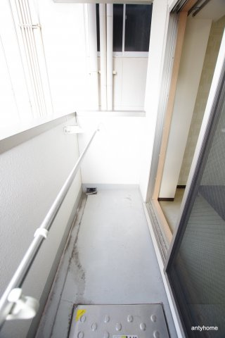 サンクチュアリ北梅田　仲介手数料無料のバルコニー