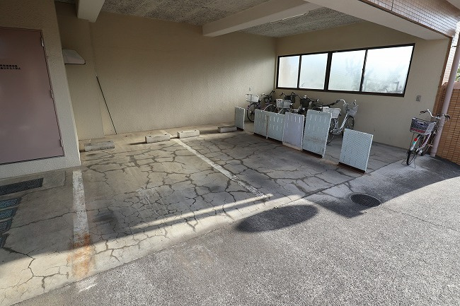 ナイスアーバン福生の駐車場